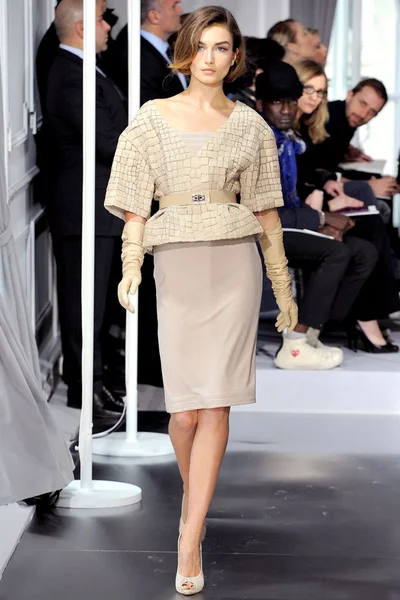 Look 12